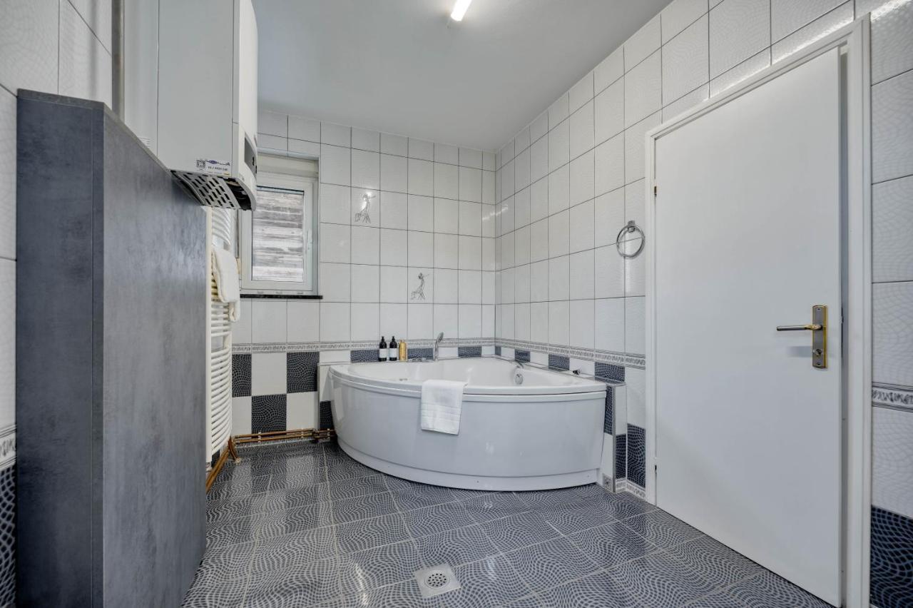 Astarea - Luxe Penthouse In Nature - Jacuzzi - Free Private Parking - Terrace & Balcony - Peace زغرب المظهر الخارجي الصورة
